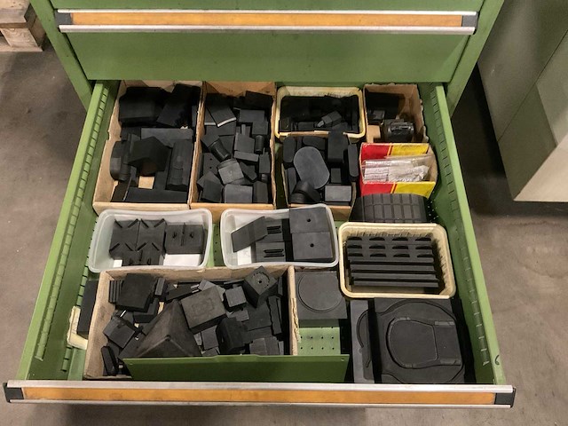 2004 charmilles roboform 23 zinkvonkmachine met gereedschap/onderdelen kast - afbeelding 20 van  29