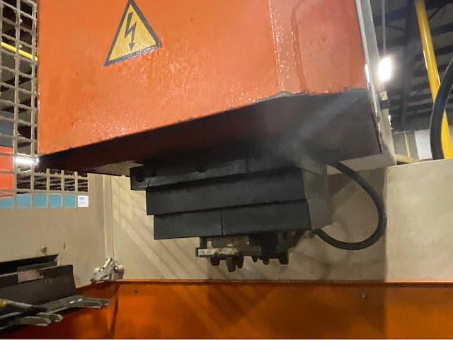 2004 charmilles roboform 23 zinkvonkmachine met gereedschap/onderdelen kast - afbeelding 24 van  29