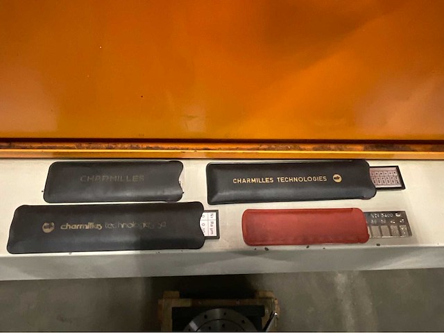 2004 charmilles roboform 23 zinkvonkmachine met gereedschap/onderdelen kast - afbeelding 28 van  29