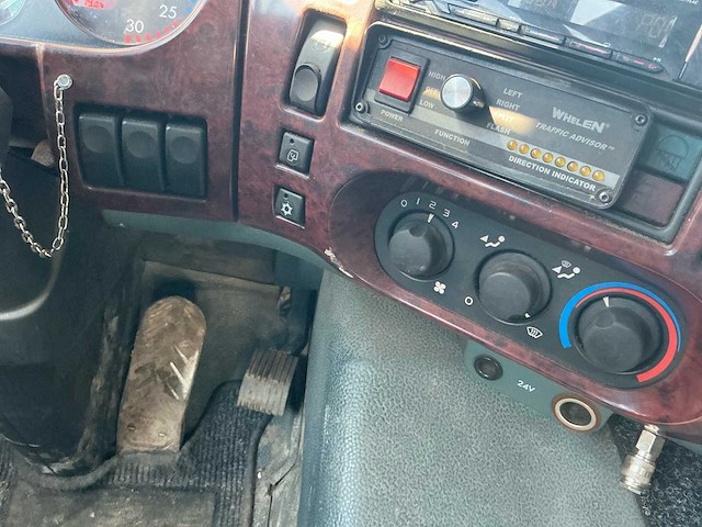 2004 daf cf kipper vrachtwagen - afbeelding 16 van  53