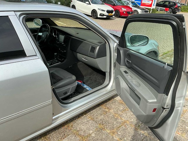 2004 dodge magnum rt station wagen personenauto - afbeelding 17 van  27