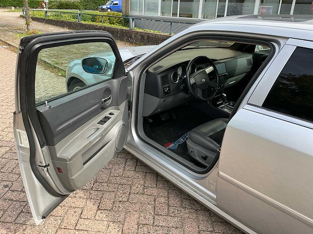 2004 dodge magnum rt station wagen personenauto - afbeelding 8 van  27