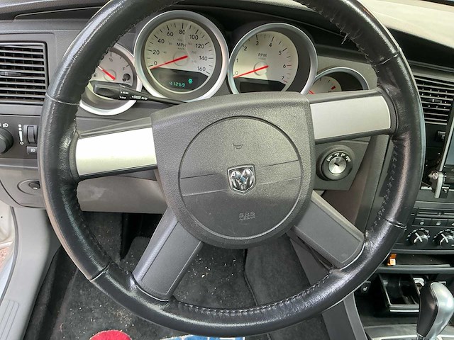 2004 dodge magnum rt station wagen personenauto - afbeelding 12 van  27