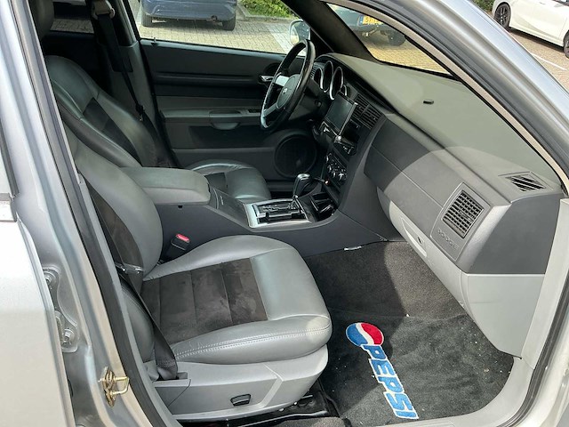 2004 dodge magnum rt station wagen personenauto - afbeelding 18 van  27