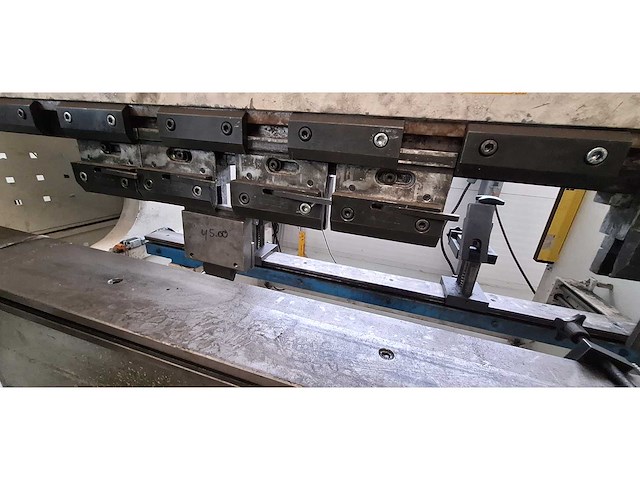 2004 ermak ap 2600 80 buigmachine - afbeelding 9 van  12