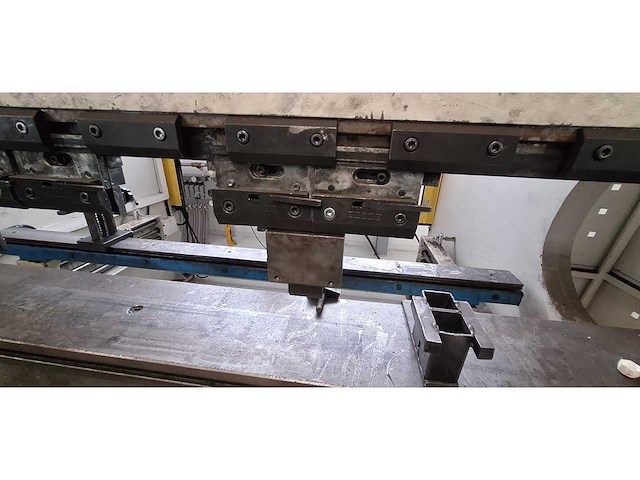 2004 ermak ap 2600 80 buigmachine - afbeelding 10 van  12
