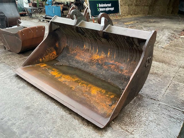 2004 eurosteel graafbak - afbeelding 1 van  5