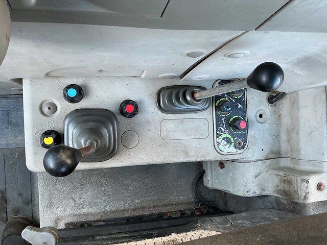 2004 fendt 410 vario vierwielaangedreven landbouwtractor - afbeelding 13 van  25