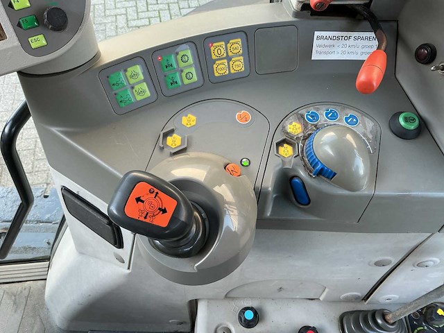 2004 fendt 410 vario vierwielaangedreven landbouwtractor - afbeelding 14 van  25