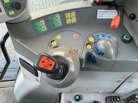 2004 fendt 410 vario vierwielaangedreven landbouwtractor - afbeelding 14 van  25