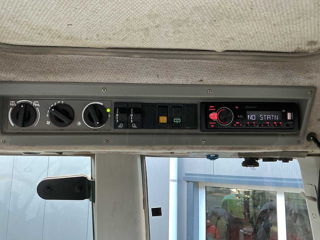 2004 fendt 410 vario vierwielaangedreven landbouwtractor - afbeelding 16 van  25