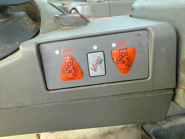 2004 fendt 714 vario - vierwielaangedreven landbouwtractor - afbeelding 5 van  12