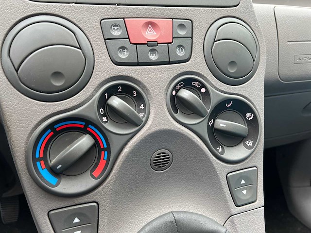 2004 fiat panda 1.2 sportsound personenauto - afbeelding 10 van  20