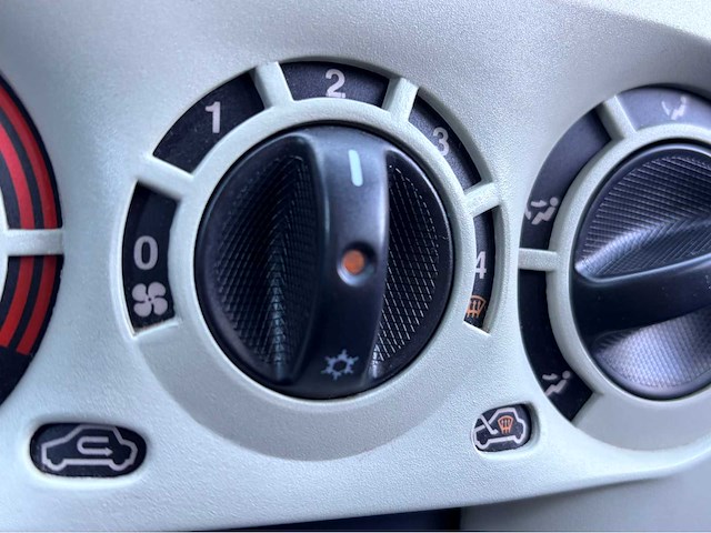 2004 fiat punto airco 1.4-16v dynamic personenauto - afbeelding 4 van  15