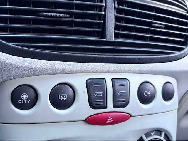 2004 fiat punto airco 1.4-16v dynamic personenauto - afbeelding 5 van  15