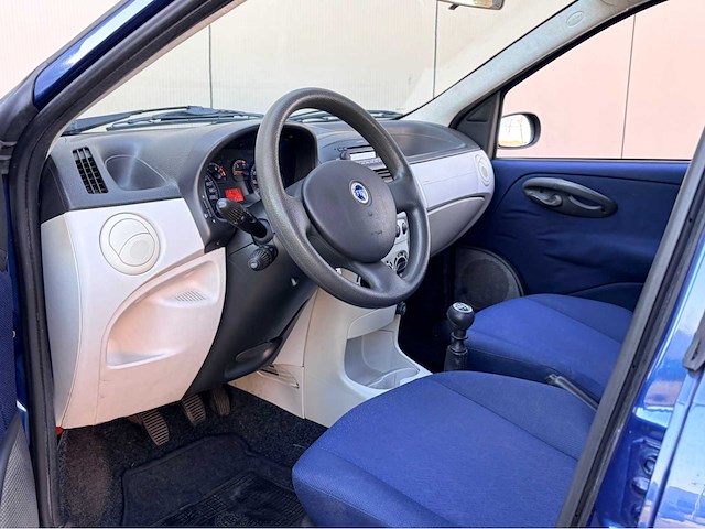 2004 fiat punto airco 1.4-16v dynamic personenauto - afbeelding 13 van  15