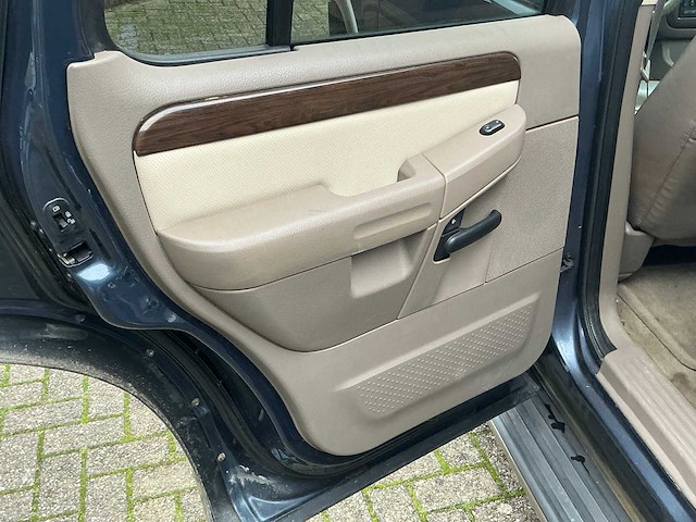 2004 ford explorer eddie bauer editie v8 4.6. - afbeelding 27 van  65