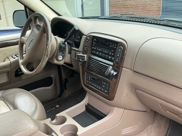 2004 ford explorer eddie bauer editie v8 4.6. - afbeelding 32 van  65
