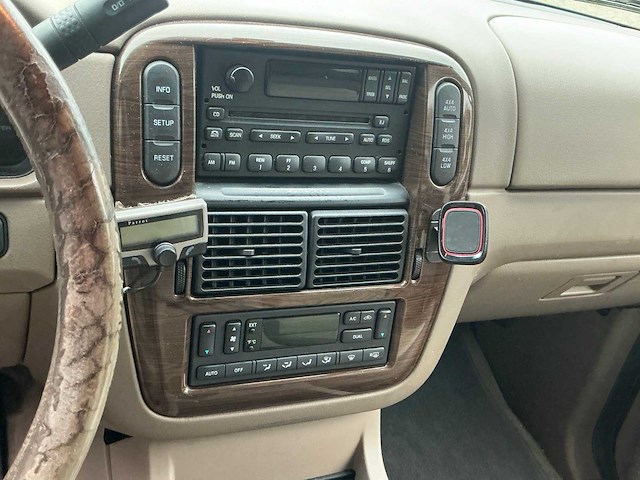 2004 ford explorer eddie bauer editie v8 4.6. - afbeelding 22 van  65
