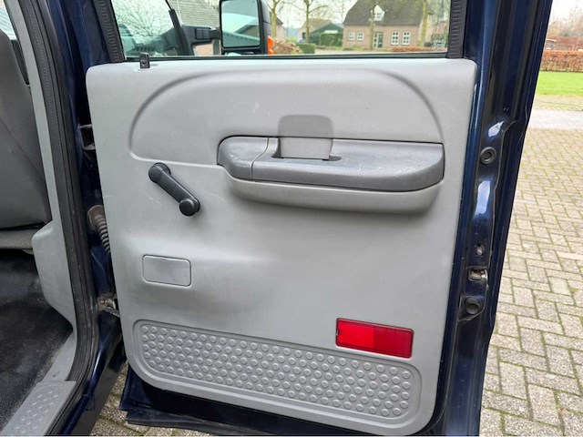 2004 ford f350 xl super duty personenauto - afbeelding 31 van  32