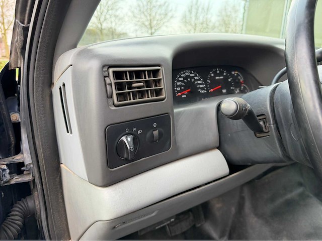 2004 ford f350 xl super duty personenauto - afbeelding 9 van  32