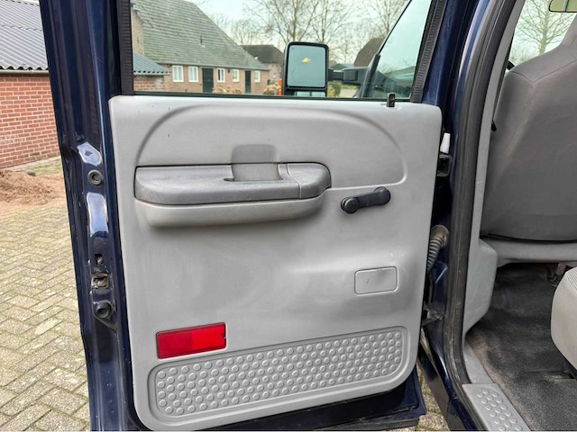2004 ford f350 xl super duty personenauto - afbeelding 30 van  32