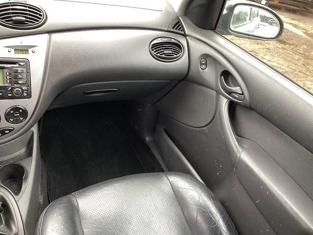 2004 ford focus 1.6-16v futura personenauto - afbeelding 2 van  19