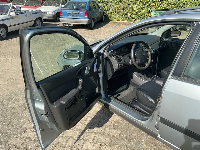 2004 ford focus wagon 1.6-16v futura personenauto - afbeelding 1 van  1
