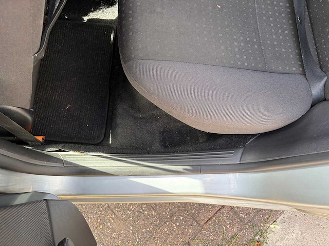 2004 ford focus wagon 1.6-16v trend personenauto - afbeelding 20 van  29