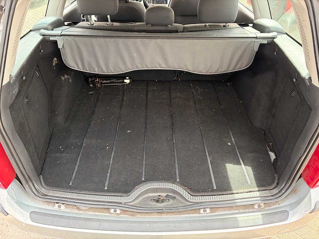 2004 ford focus wagon 1.6-16v trend personenauto - afbeelding 22 van  29