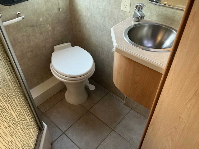 2004 freightliner coachmen cross country 376 ds campervan - afbeelding 36 van  80