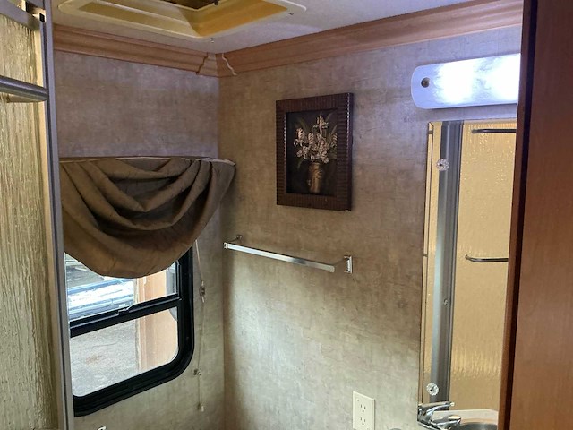 2004 freightliner coachmen cross country 376 ds campervan - afbeelding 37 van  80