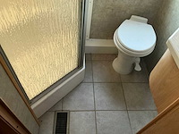 2004 freightliner coachmen cross country 376 ds campervan - afbeelding 38 van  80