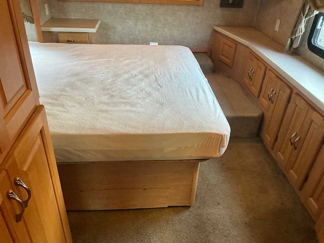 2004 freightliner coachmen cross country 376 ds campervan - afbeelding 49 van  80