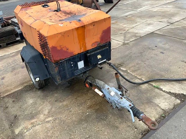 2004 ingersoll-rand r1090fz41 compressoraanhangwagen - afbeelding 9 van  13