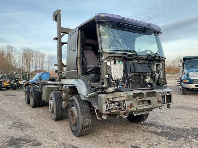 2004 iveco eurotrakker vrachtwagen - afbeelding 2 van  12