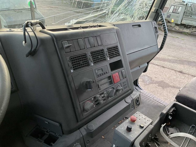 2004 iveco eurotrakker vrachtwagen - afbeelding 9 van  12