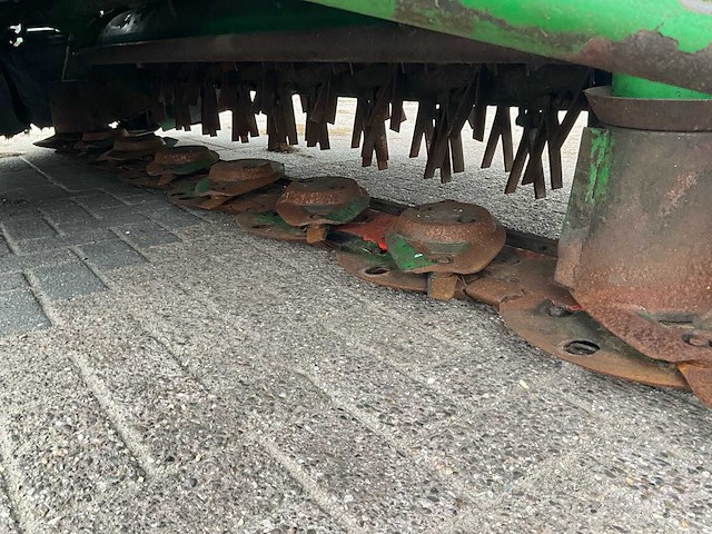 2004 john deere 331 achtermaaier met kneuzer - afbeelding 18 van  19