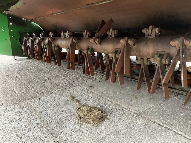 2004 john deere 331 achtermaaier met kneuzer - afbeelding 5 van  14