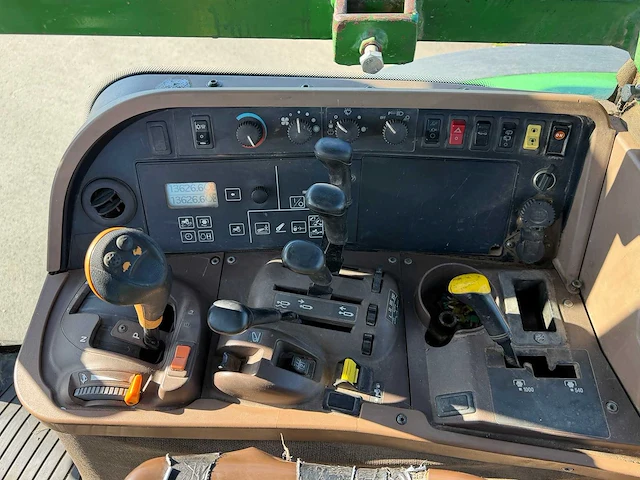 2004 john deere 7820 vierwielaangedreven landbouwtractor - afbeelding 9 van  27