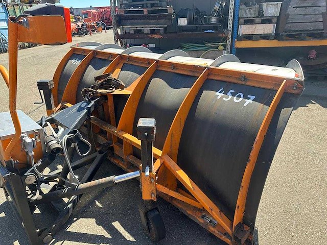 2004 jongerius jmk300 snow pusher - afbeelding 1 van  4