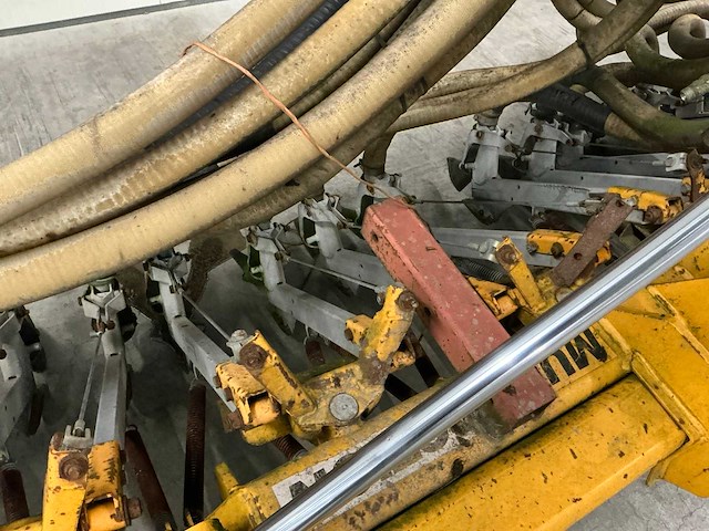 2004 joskin 6880/32mah akker- en graslandbemester - afbeelding 2 van  14