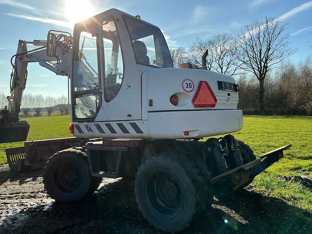 2004 komatsu pw95 banden graafmachine - afbeelding 3 van  21
