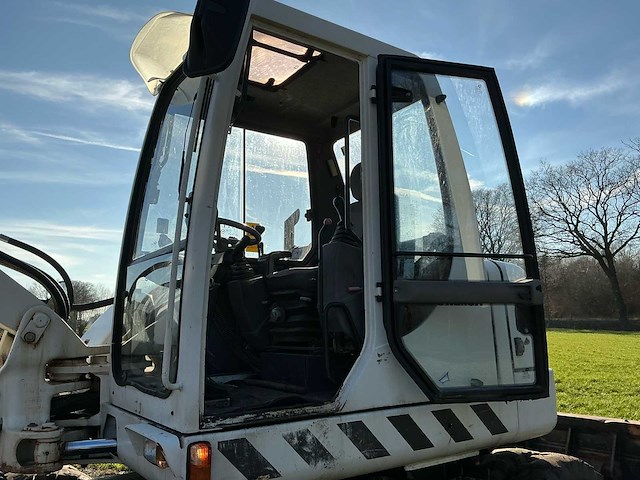 2004 komatsu pw95 banden graafmachine - afbeelding 5 van  21