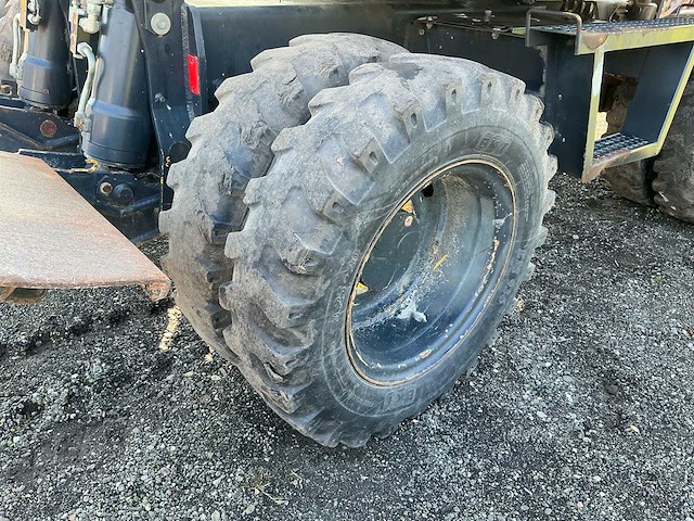 2004 komatsu pw95 banden graafmachine - afbeelding 16 van  21