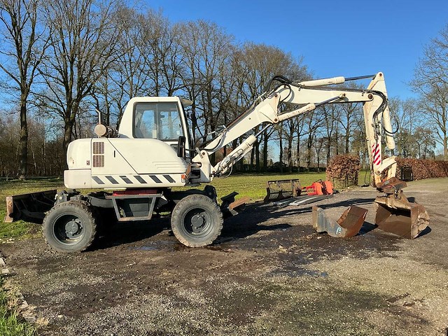 2004 komatsu pw95 banden graafmachine - afbeelding 20 van  21