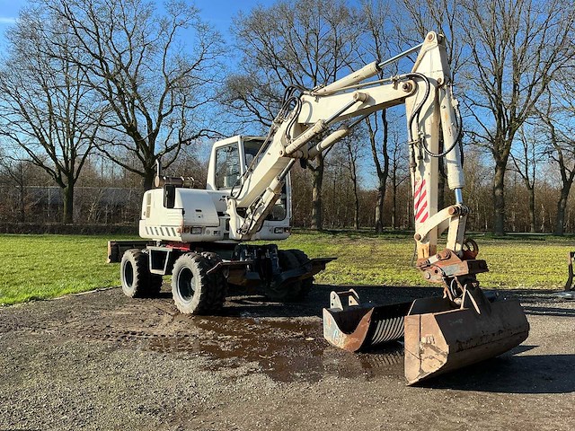 2004 komatsu pw95 banden graafmachine - afbeelding 21 van  21