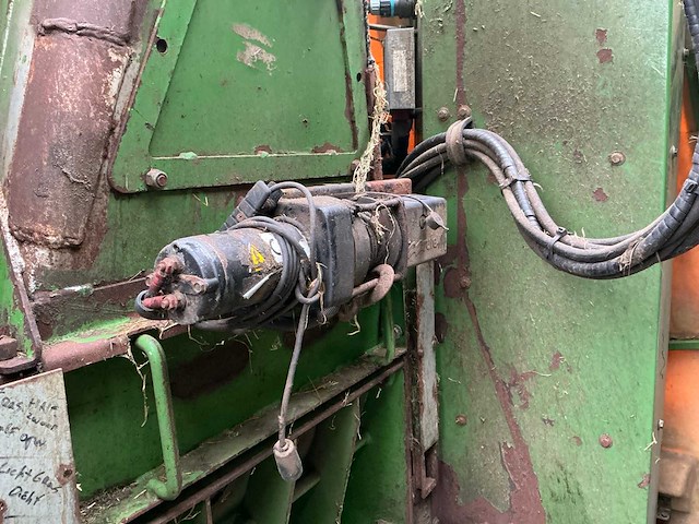 2004 krone big x v8 veldhakselaar - afbeelding 16 van  48