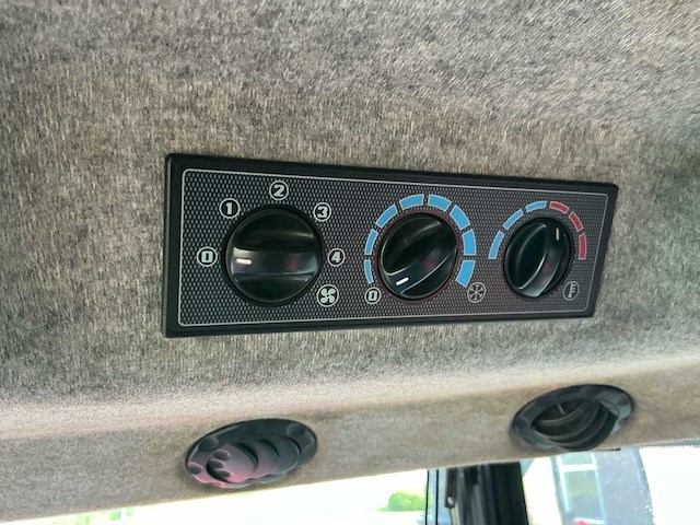 2004 massey ferguson 6470 vierwielaangedreven landbouwtractor - afbeelding 32 van  34