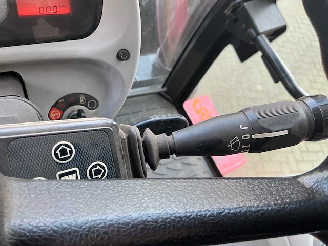 2004 massey ferguson 6470 vierwielaangedreven landbouwtractor - afbeelding 18 van  34